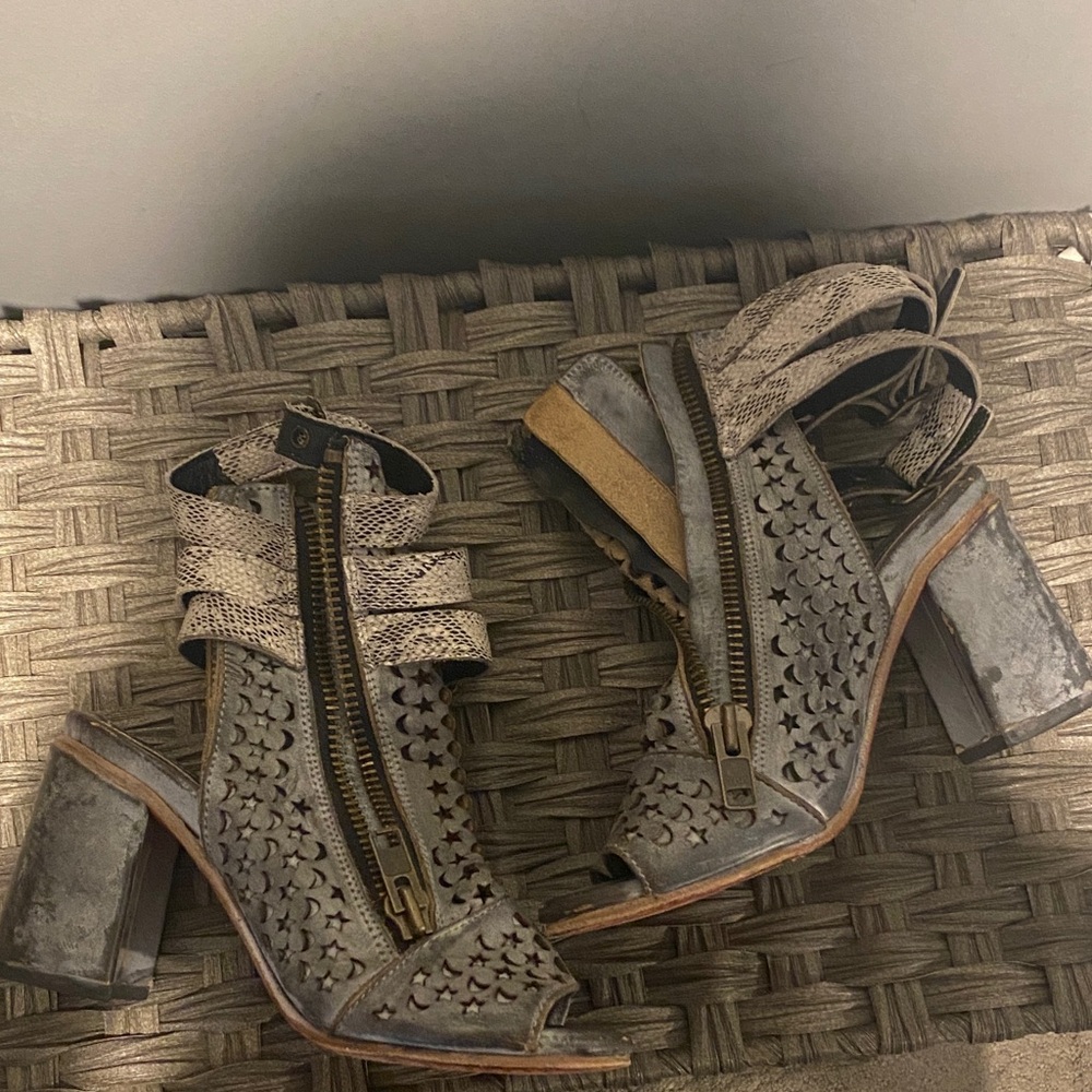 Freebird Theresa Ice Sandals (worn, photos shown as is) size 8